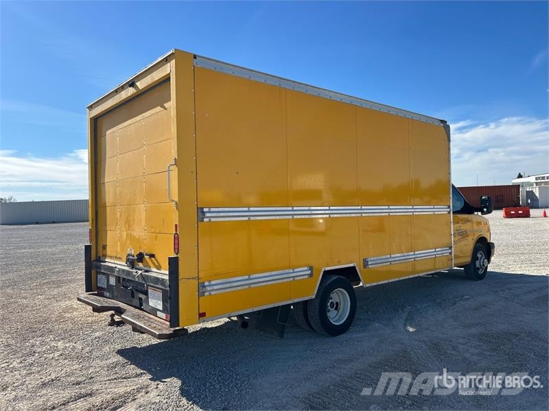 GMC Savana G3500 4x2 Van Truck Sanduk kamioni