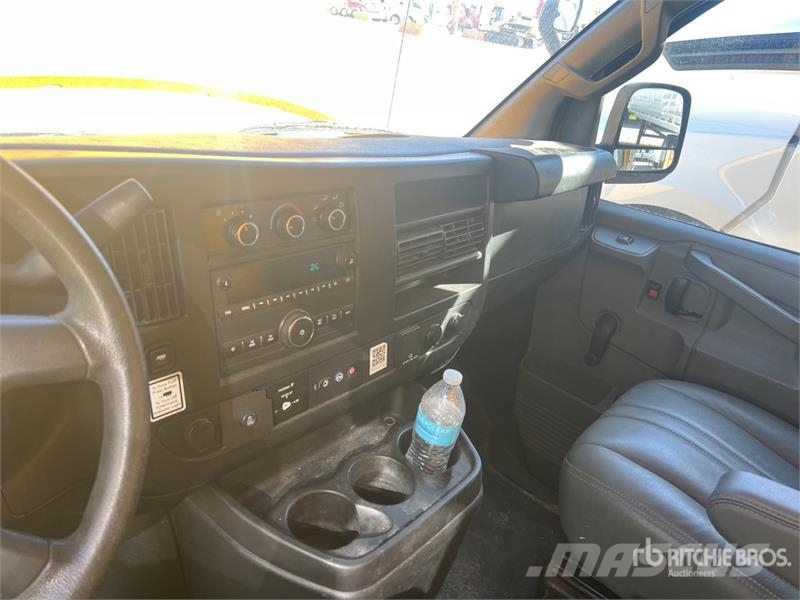 GMC Savana G3500 4x2 Van Truck Camion cassonati