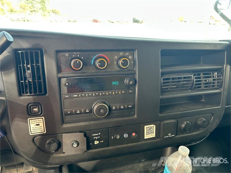 GMC Savana G3500 4x2 Van Truck Dobozos teherautók