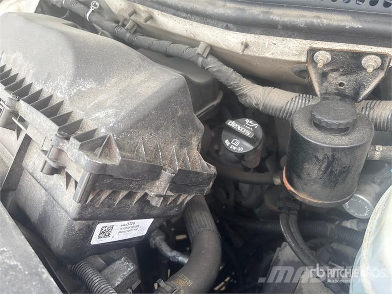 GMC Savana G3500 4x2 Van Truck Skriňová nadstavba