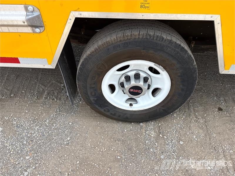 GMC Savana G3500 4x2 Van Truck Skriňová nadstavba