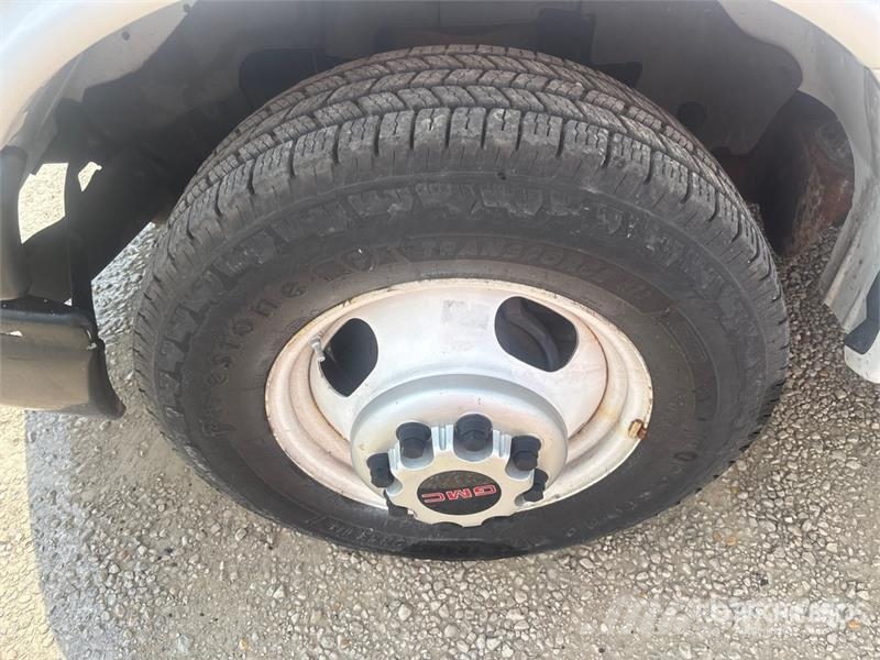 GMC Savana G3500 4x2 Van Truck Skriňová nadstavba