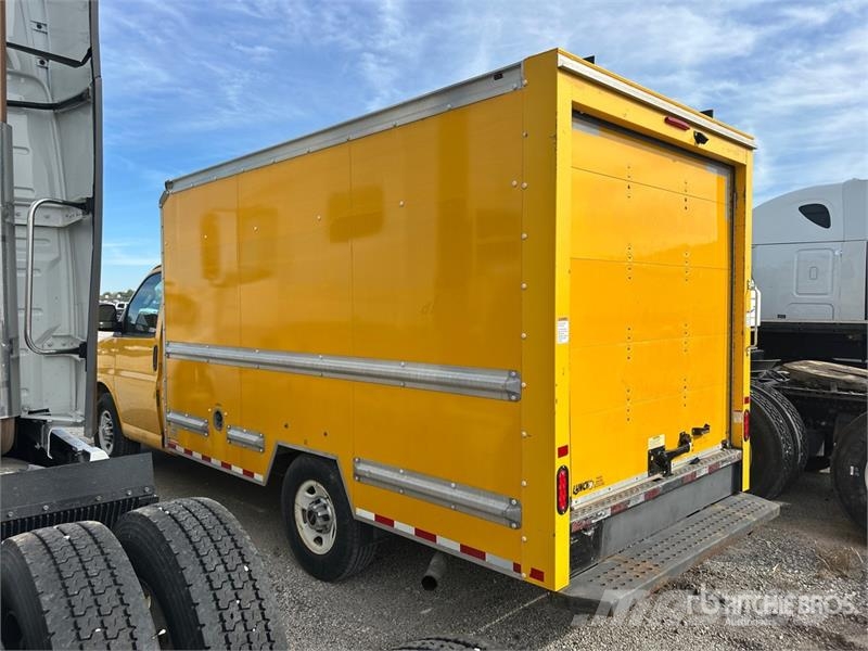 GMC Savana G3500 4x2 Van Truck Dobozos teherautók