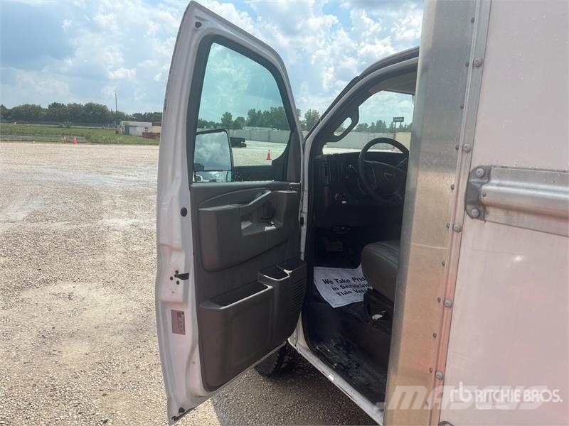 GMC Savana G3500 4x2 Van Truck Skriňová nadstavba