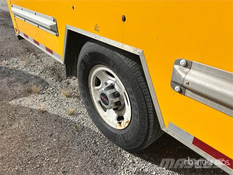 GMC Savana G3500 4x2 Van Truck Dobozos teherautók