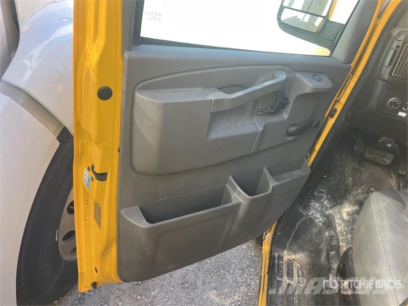 GMC Savana G3500 4x2 Van Truck Camion cassonati