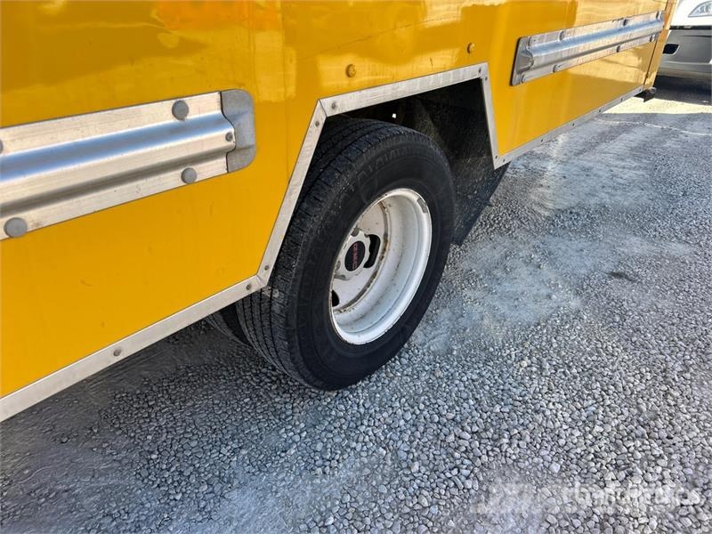 GMC Savana G3500 4x2 Van Truck Sanduk kamioni