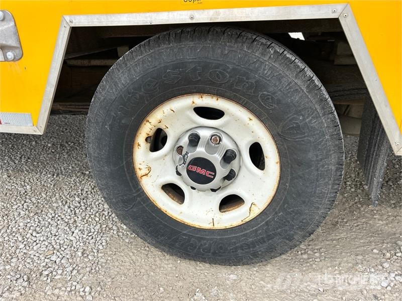 GMC Savana G3500 4x2 Van Truck Camion cassonati