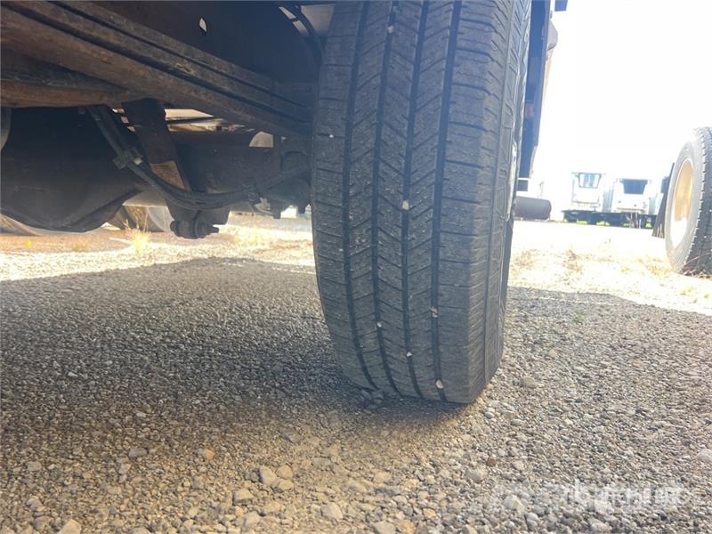 GMC Savana G3500 4x2 Van Truck Camion cassonati
