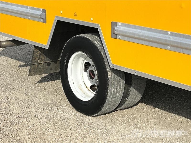 GMC Savana G3500 4x2 Van Truck Фургони