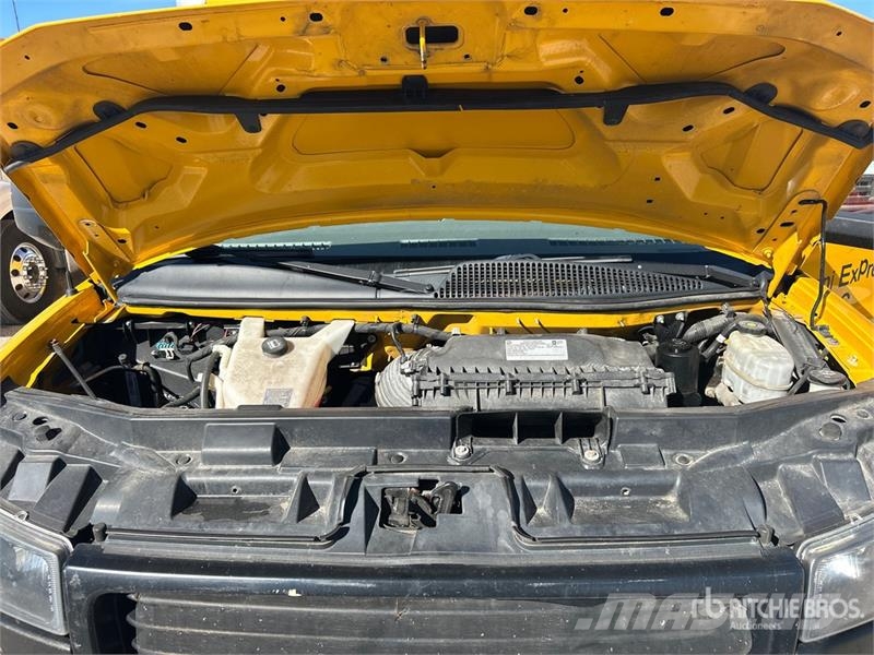 GMC Savana G3500 4x2 Van Truck Sanduk kamioni