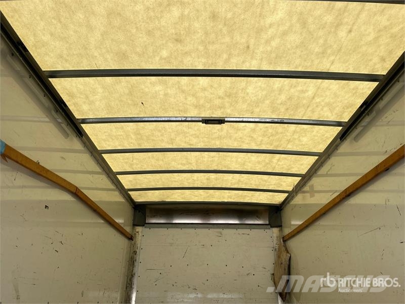 GMC Savana G3500 4x2 Van Truck Фургони