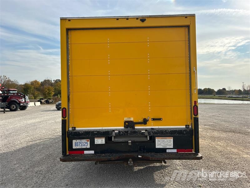 GMC Savana G3500 4x2 Van Truck Фургони