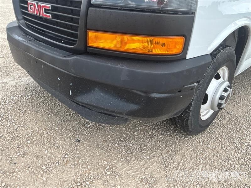 GMC Savana G3500 4x2 Van Truck Skriňová nadstavba