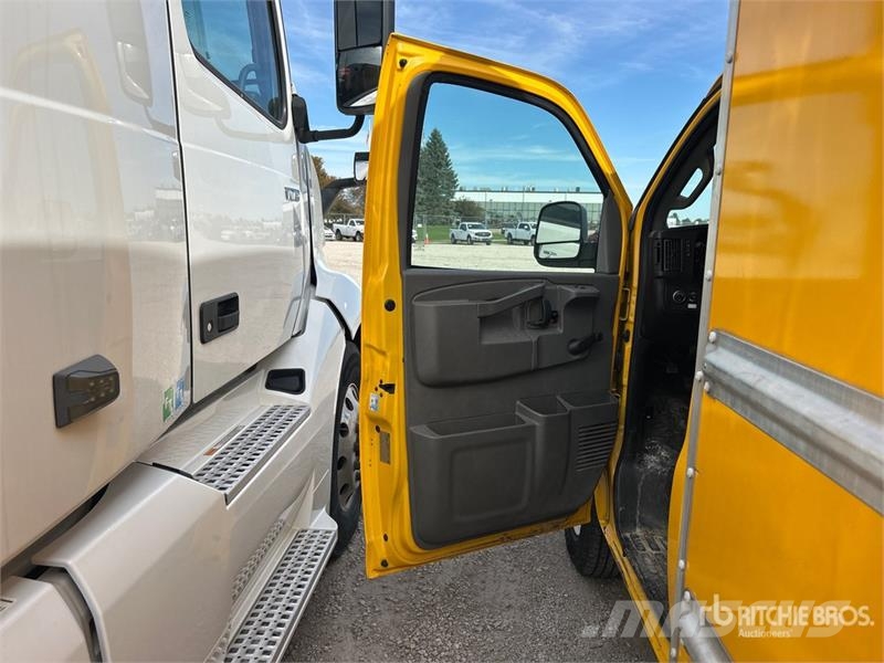 GMC Savana G3500 4x2 Van Truck Dobozos teherautók