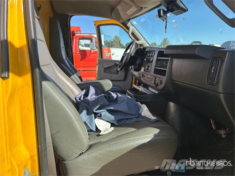 GMC Savana G3500 4x2 Van Truck Sanduk kamioni