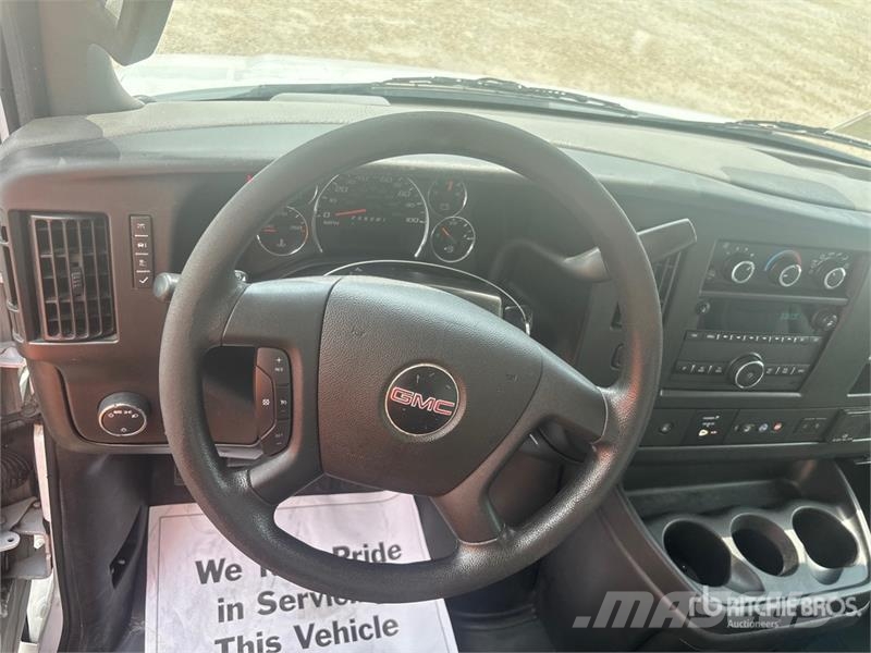 GMC Savana G3500 4x2 Van Truck Skriňová nadstavba