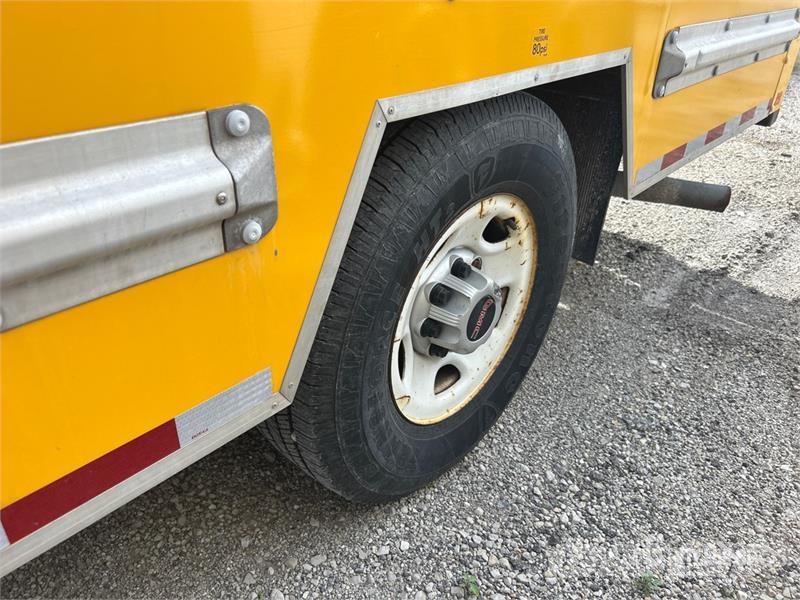 GMC Savana G3500 4x2 Van Truck Dobozos teherautók