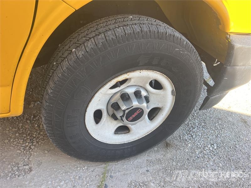 GMC Savana G3500 4x2 Van Truck Camion cassonati