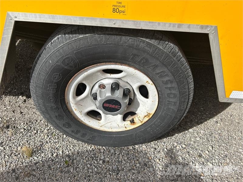 GMC Savana G3500 4x2 Van Truck Dobozos teherautók