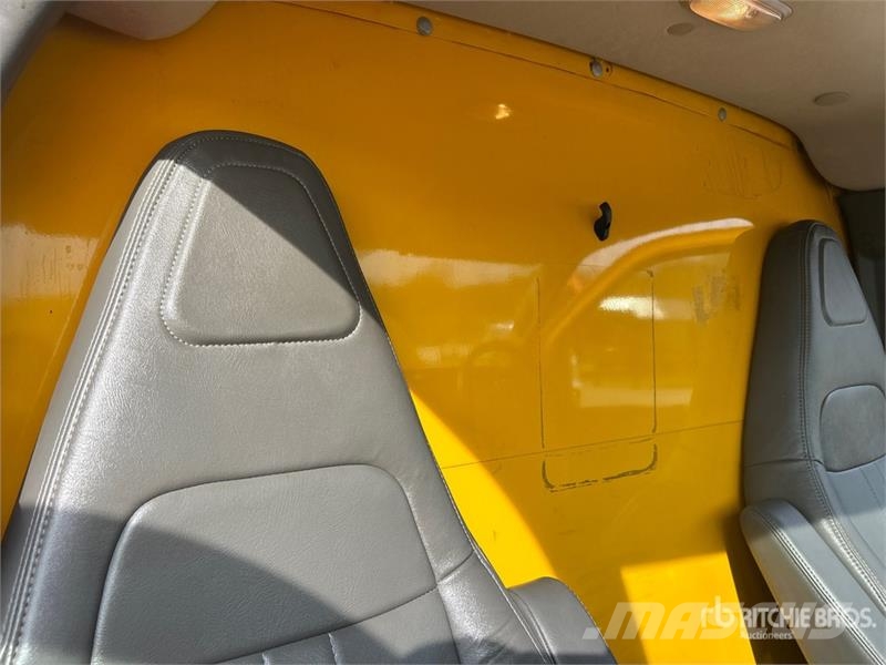 GMC Savana G3500 4x2 Van Truck Фургони