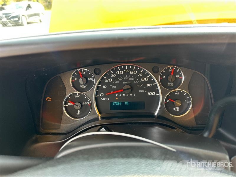 GMC Savana G3500 4x2 Van Truck Фургони