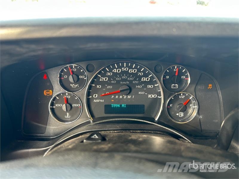 GMC Savana G3500 4x2 Van Truck Dobozos teherautók