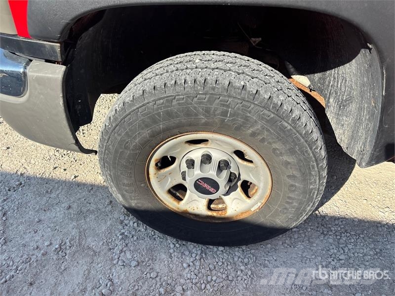 GMC Sierra 3500 4x4 Extended Cab Utility Truck Pick-upy / Pojazdy z otwieranymi burtami