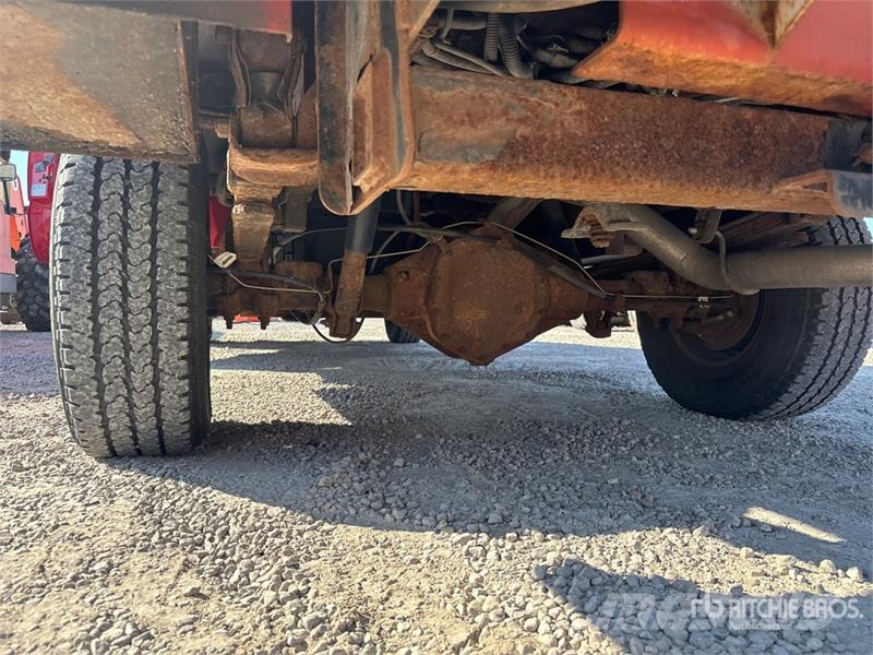 GMC Sierra 3500 4x4 Extended Cab Utility Truck Pick-upy / Pojazdy z otwieranymi burtami