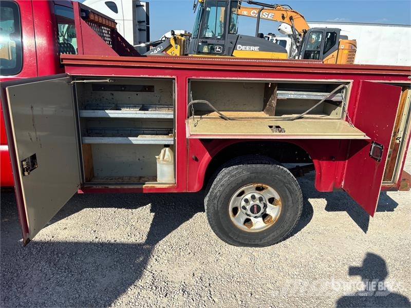 GMC Sierra 3500 4x4 Extended Cab Utility Truck Pick-upy / Pojazdy z otwieranymi burtami