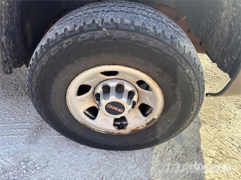 GMC Sierra 3500 4x4 Extended Cab Utility Truck Pick-upy / Pojazdy z otwieranymi burtami