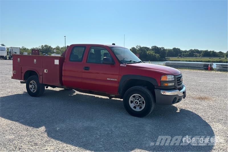 GMC Sierra 3500 4x4 Extended Cab Utility Truck Pick-upy / Pojazdy z otwieranymi burtami