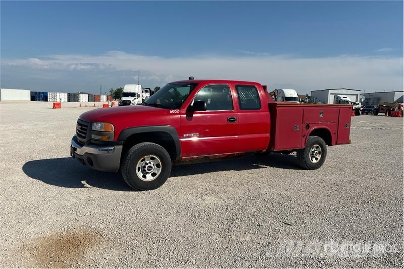GMC Sierra 3500 4x4 Extended Cab Utility Truck Pick-upy / Pojazdy z otwieranymi burtami