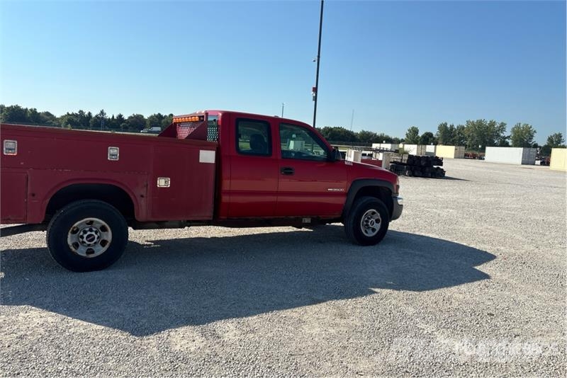 GMC Sierra 3500 4x4 Extended Cab Utility Truck Pick-upy / Pojazdy z otwieranymi burtami