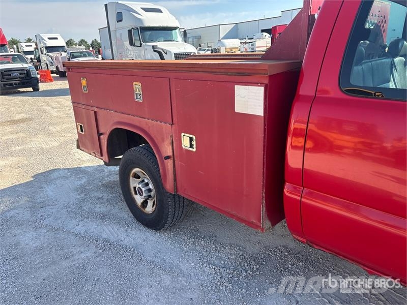 GMC Sierra 3500 4x4 Extended Cab Utility Truck Pick-upy / Pojazdy z otwieranymi burtami