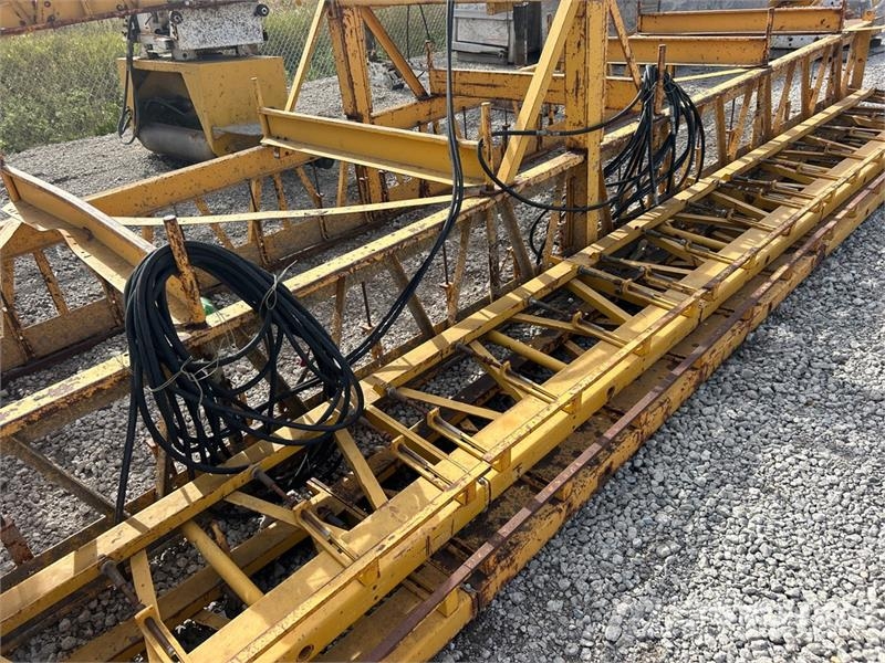 Gomaco C-450 Bridge Deck Finisher Otros