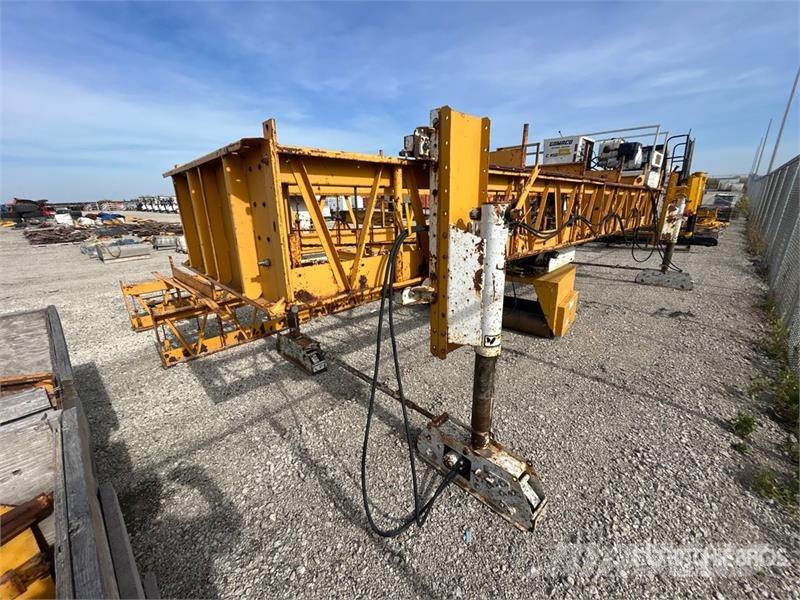 Gomaco C-450 Bridge Deck Finisher Otros