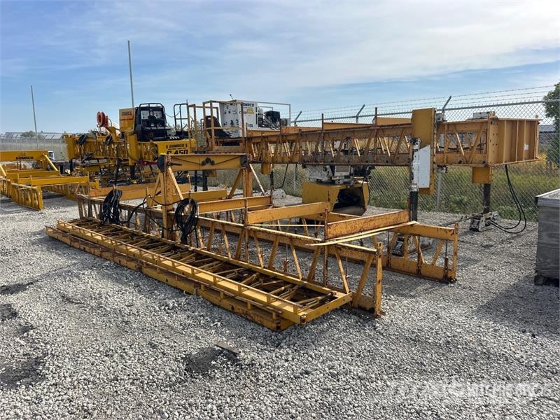 Gomaco C-450 Bridge Deck Finisher Otros