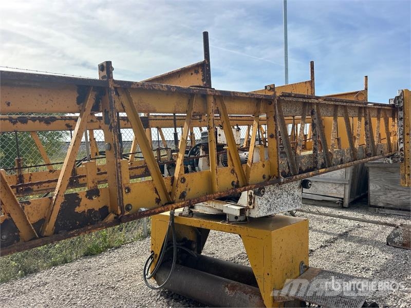 Gomaco C-450 Bridge Deck Finisher Otros