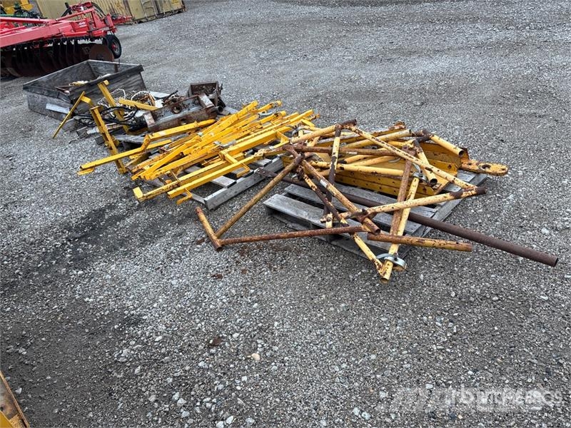 Gomaco of (5) Pallets of Gomaco Bridge deck parts Строительная техника - Другие