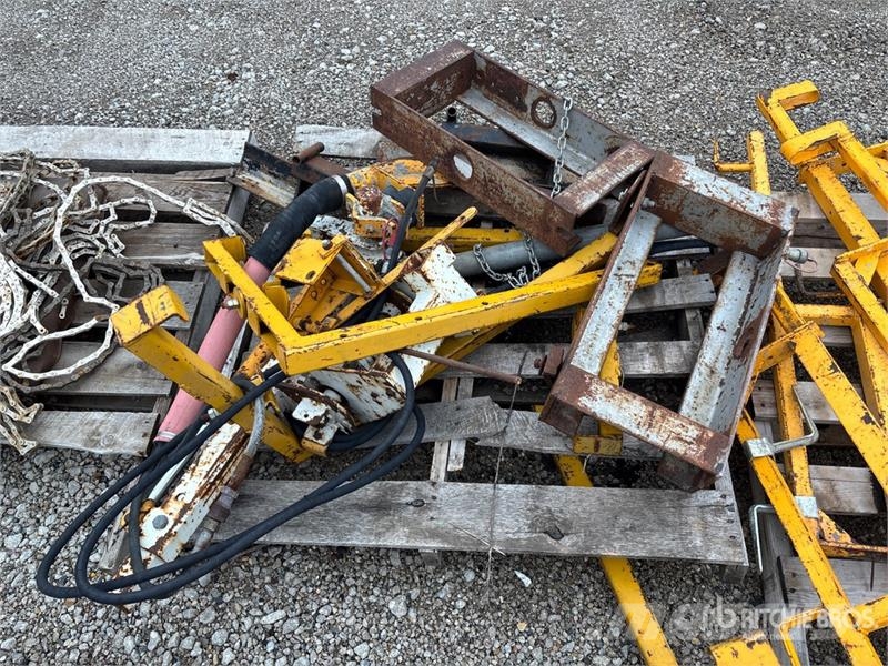 Gomaco of (5) Pallets of Gomaco Bridge deck parts Строительная техника - Другие