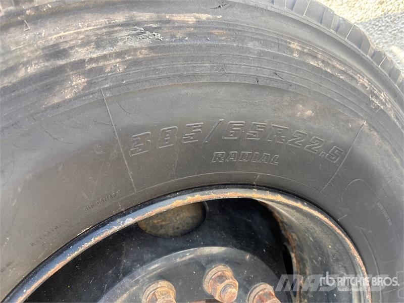 Gradall XL4100 Series IV Wheel Excavator Kolová rýpadla