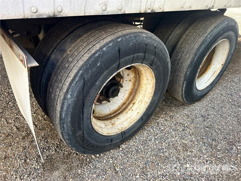 Great Dane CCC-3314-01053 53 ft x 102 in T/A Van Trailer Furgons