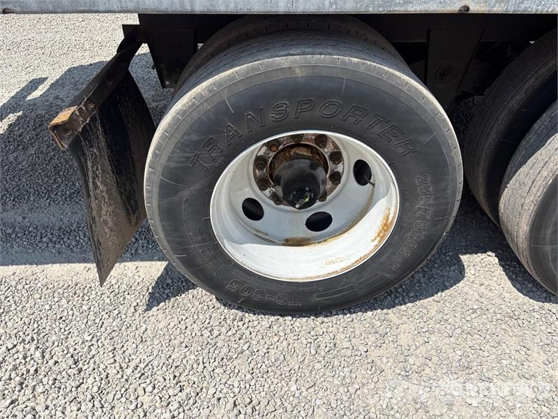 Great Dane CCC-9313-21053 53 ft x 102 in T/A Van Trailer Cajas de remolque