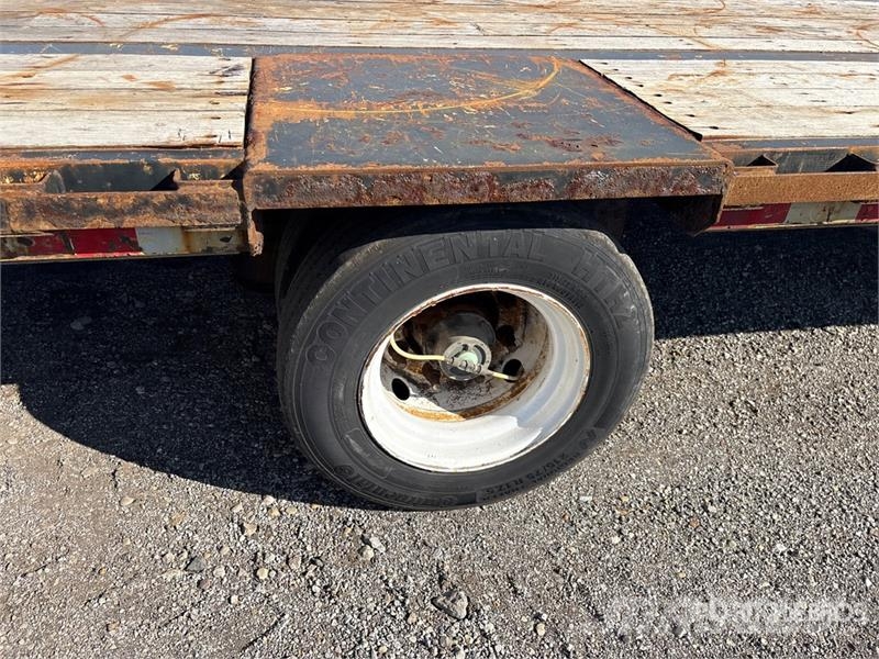 Great Dane FSD-0024-00048 17000 lb 48 ft T/A Step Deck Traile Низькорамні причепи