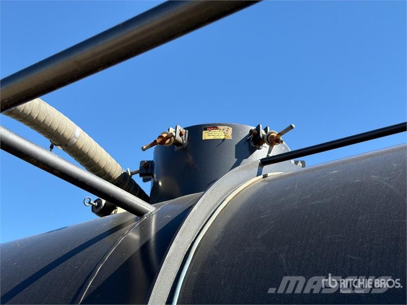 GRUPO 165 bbl Tri/A Vacuum Tanker Trailer (Inopera Tanktrailere
