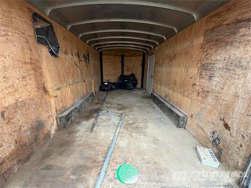  H & H &  16 ft T/A Enclosed Trailer Furgons