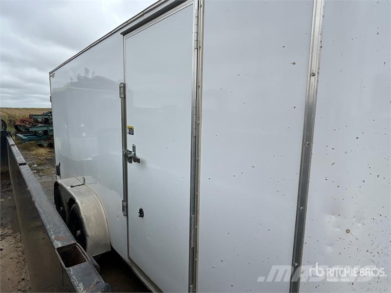 H & H & 8416TFYV-100 16 ft T/A Enclosed Trailer Reboques de caixa fechada