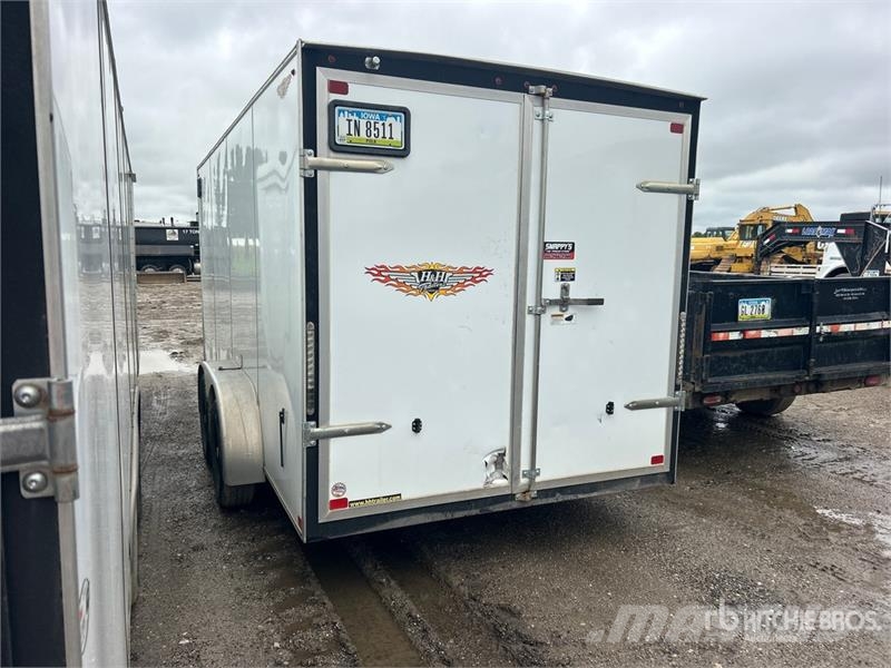 H & H & 8416TFYV-100 16 ft T/A Enclosed Trailer Reboques de caixa fechada