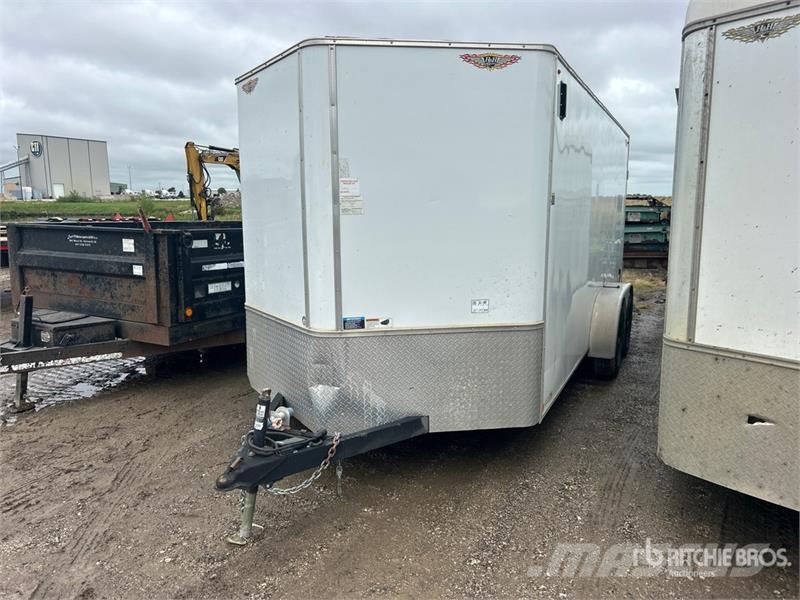 H & H & 8416TFYV-100 16 ft T/A Enclosed Trailer Reboques de caixa fechada